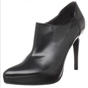 Donald Pliner Eartha3006 Ankle Bootie